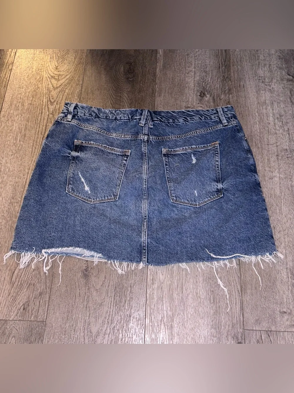 Good American Cut Out Mini Skirt Size 15 - Picture 8 of 10